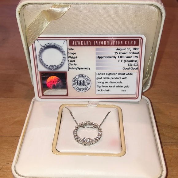 Jewelry - 🎉HP🎉1 CT.Diamond Circle Pendant w/25 Brilliant R